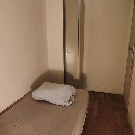 Room Near Paris 圣但尼 外观 照片