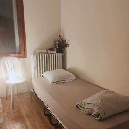 Room Near Paris 圣但尼 外观 照片
