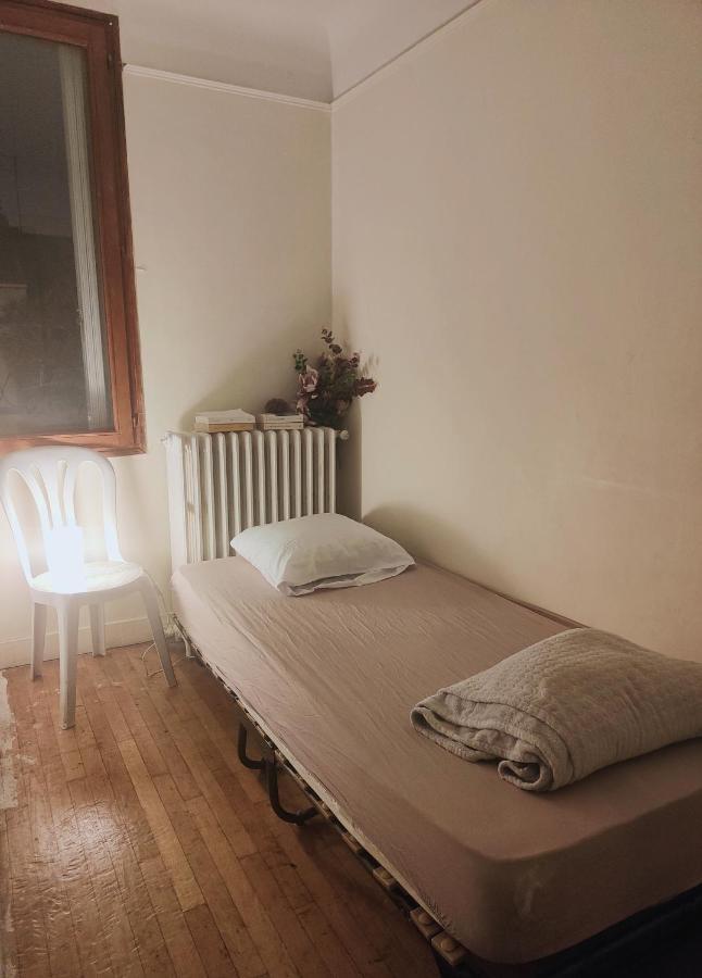 Room Near Paris 圣但尼 外观 照片